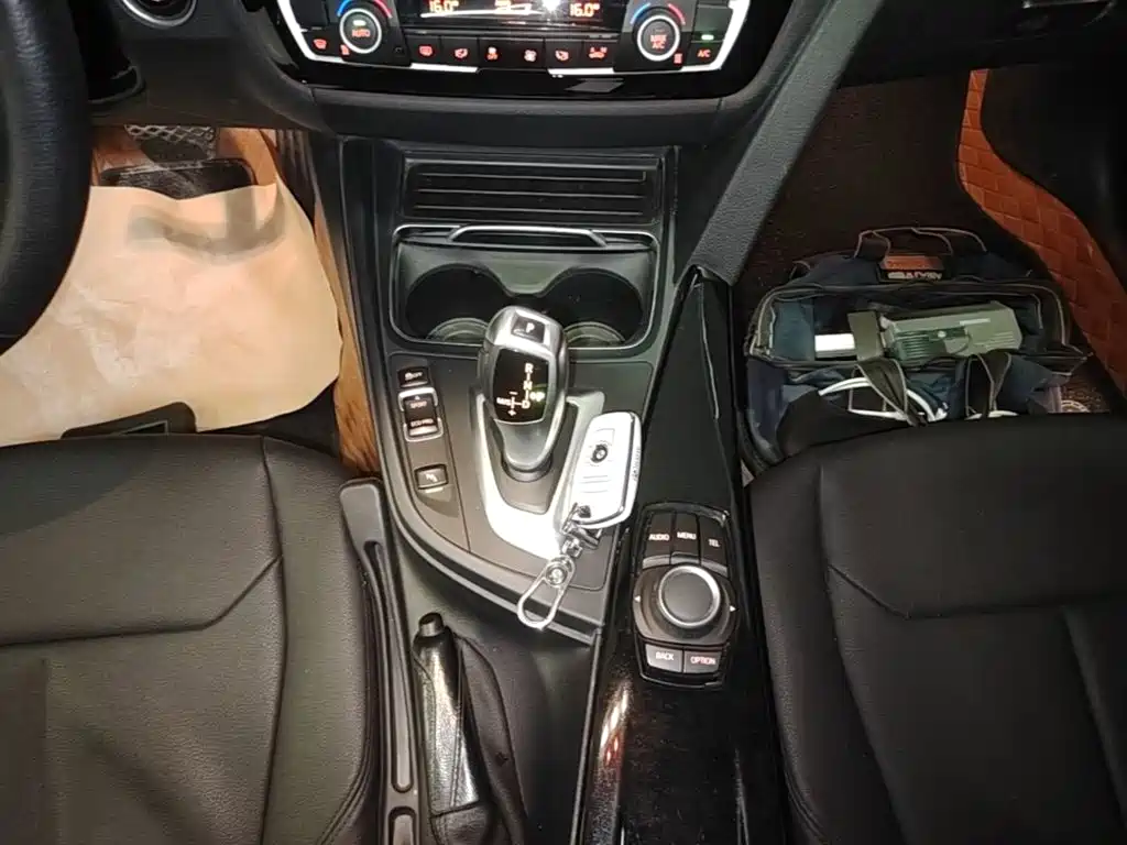 BMW 3 Series 2017 — фото 14