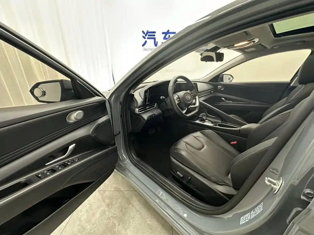 Hyundai Elantra 2023