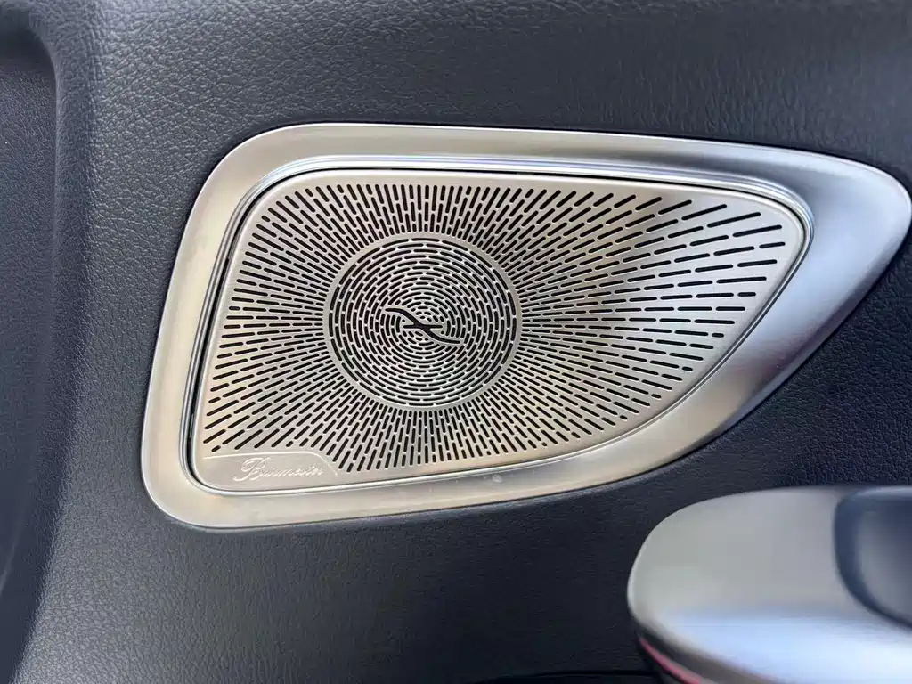 Mercedes-Benz C-Class 2025 — фото 17