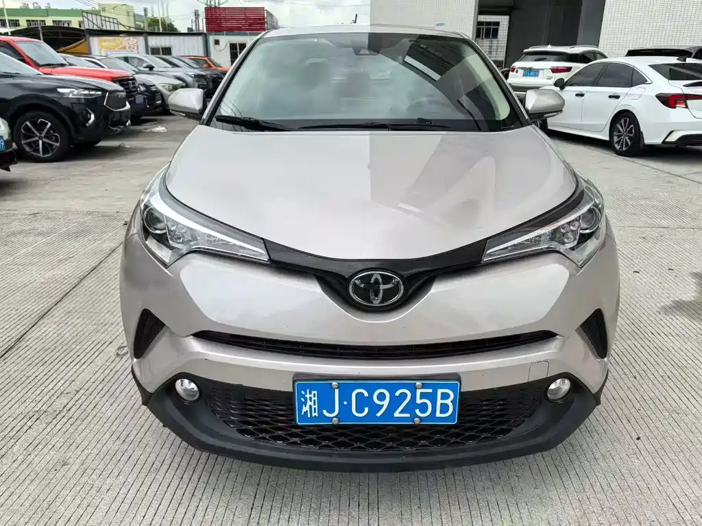 Toyota C-HR 2021 — фото 2
