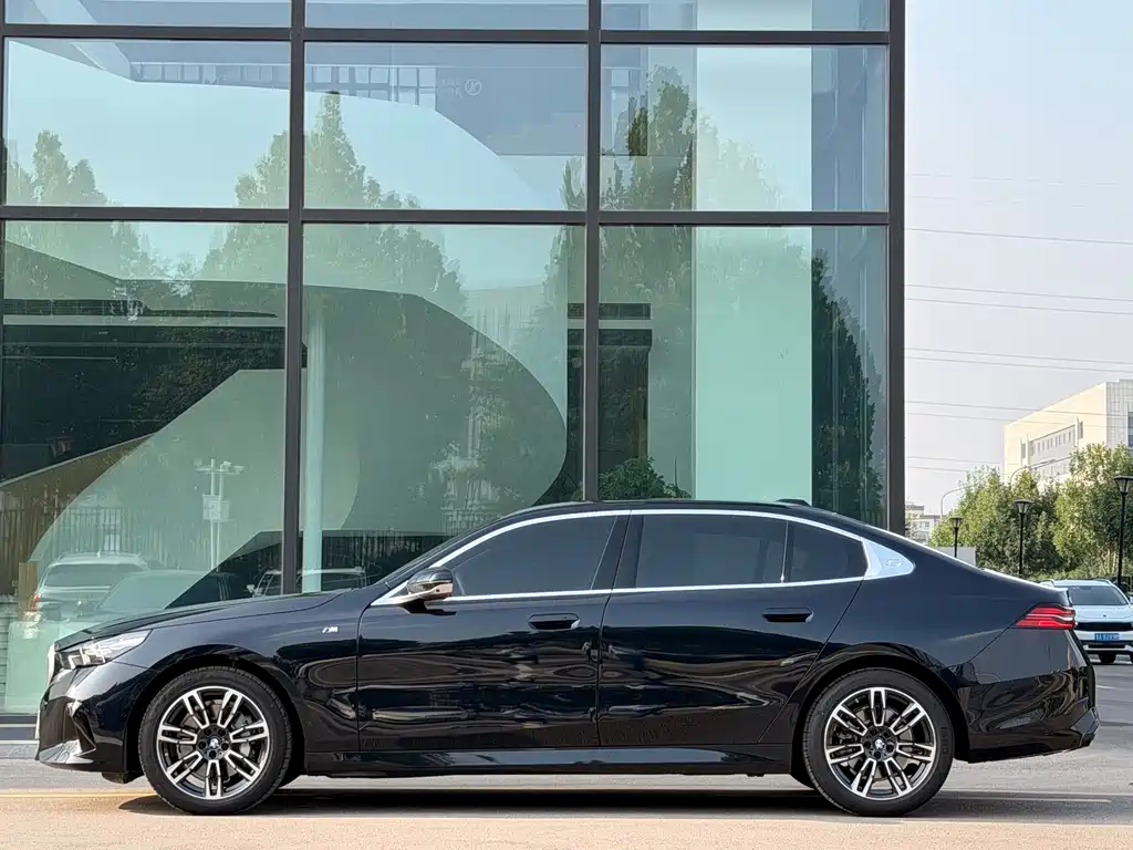 BMW 5 Series 2025