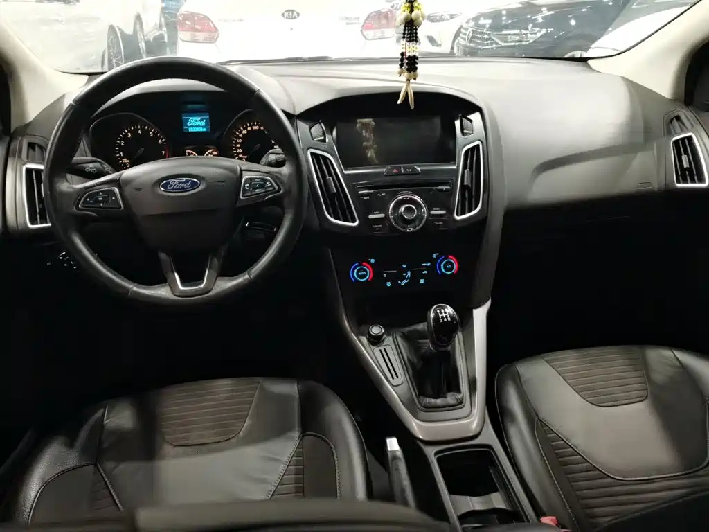 Ford Focus 2015 — фото 6