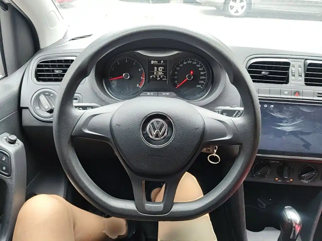 Volkswagen Polo 2017 — фото 11