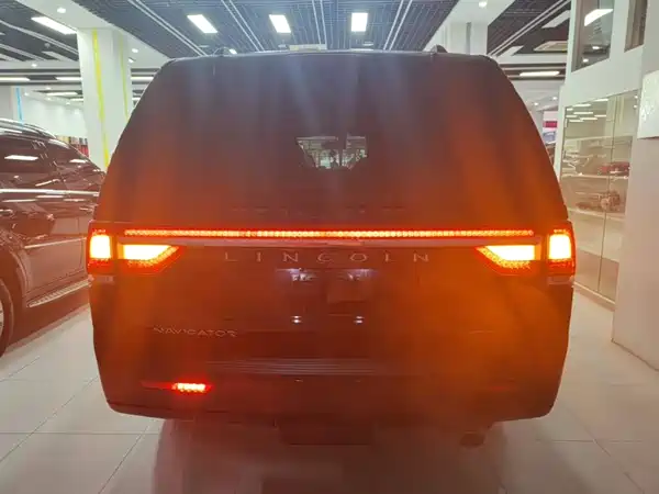 Lincoln Navigator 2016