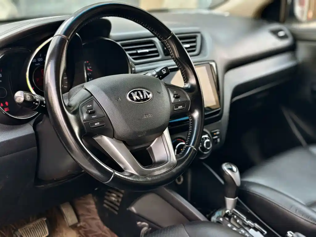 Kia K2 2014 — фото 12
