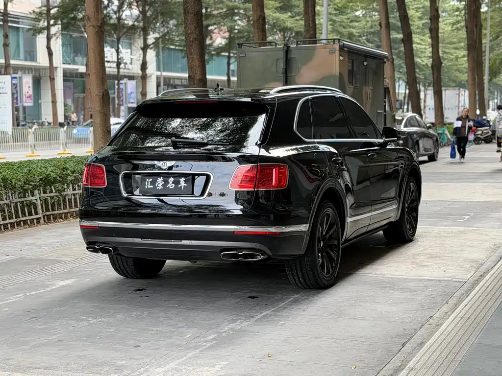 Bentley Bentayga 2019 — фото 16