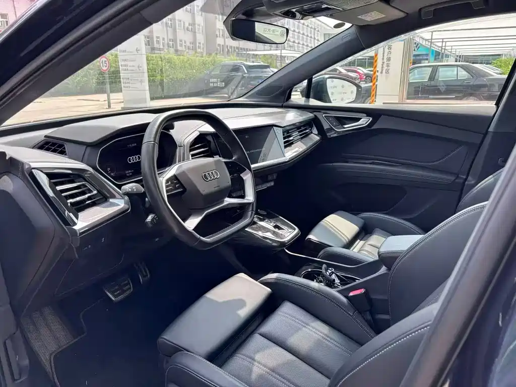 Audi Q4 e-tron 2024