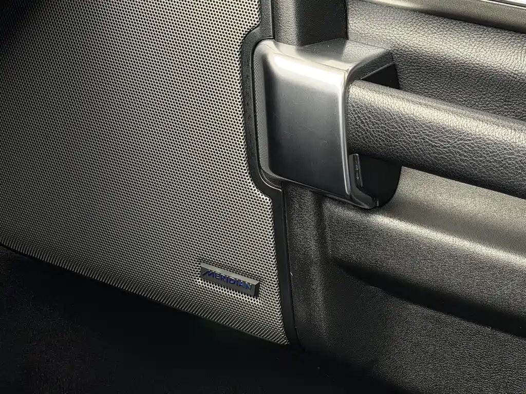 Land Rover Discovery 2017 — фото 9