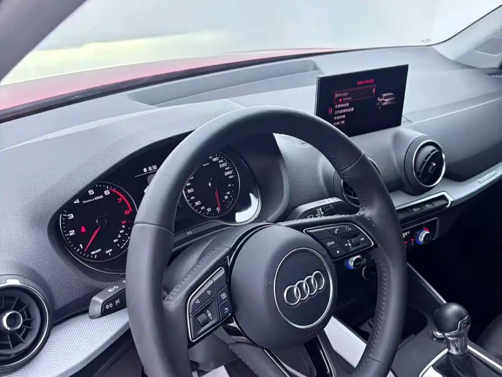 Audi Q2L 2019 — фото 16