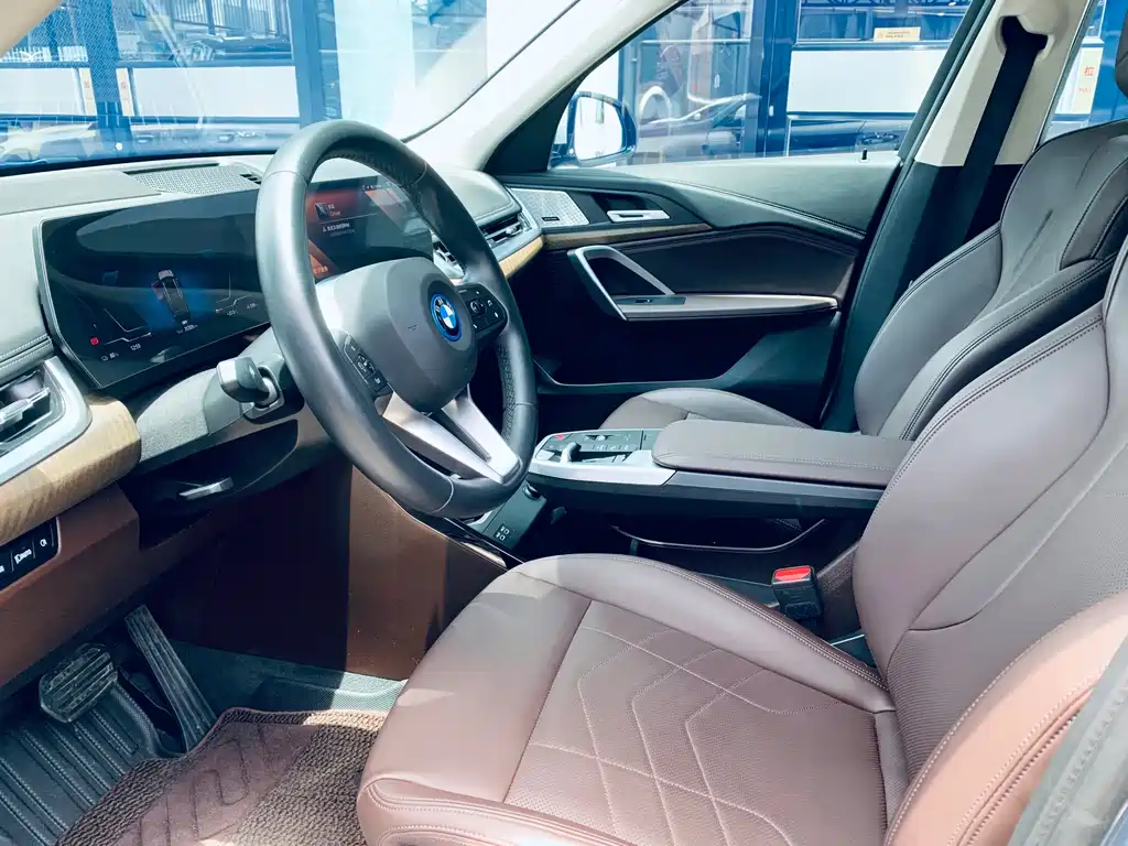 BMW iX1 2023