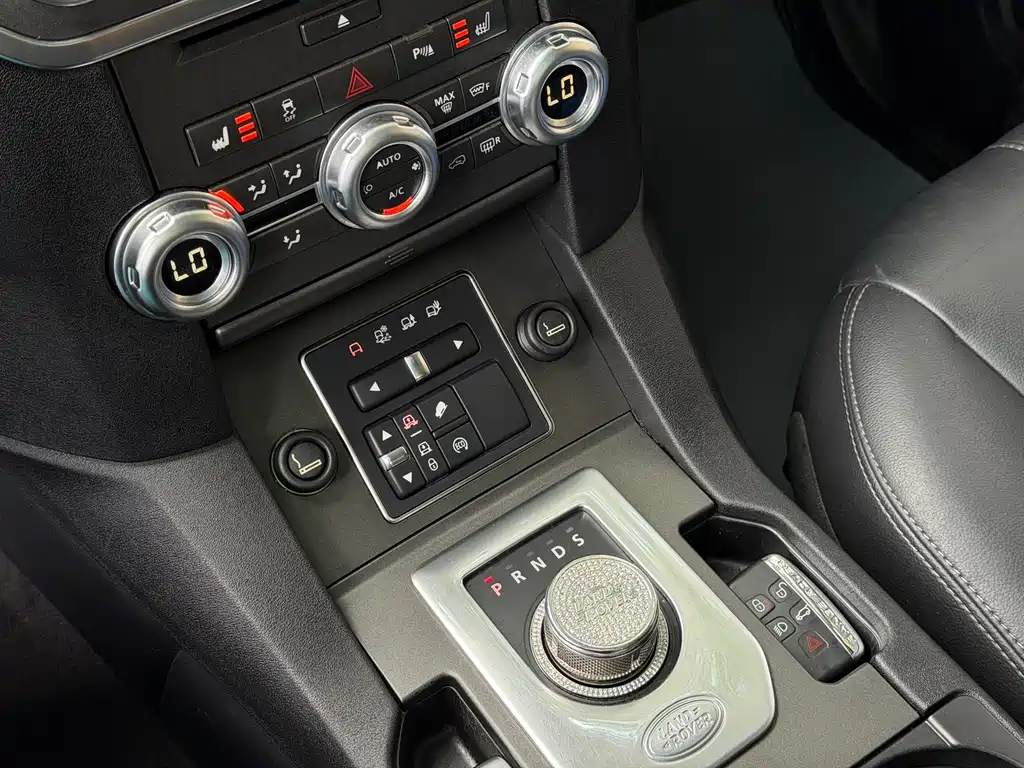 Land Rover Discovery 2017 — фото 12