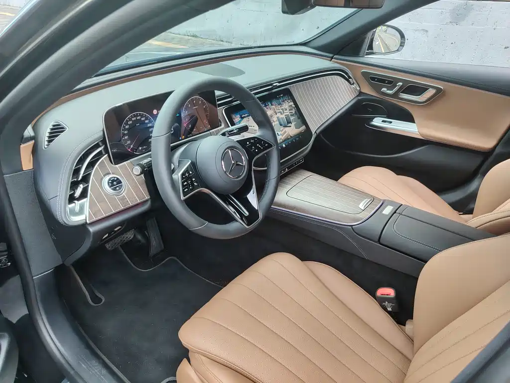 Mercedes-Benz E-Class 2025 — фото 15