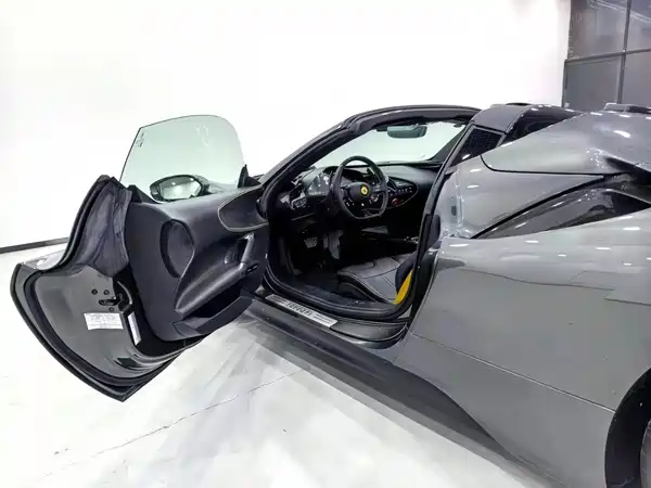 Ferrari SF90 2023