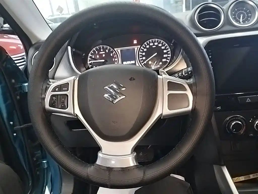 Suzuki Vitara 2016 — фото 11