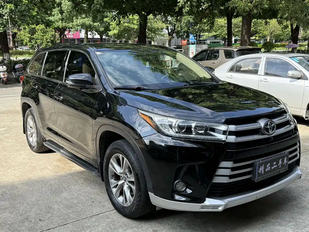 Toyota Highlander 2018 — фото 1