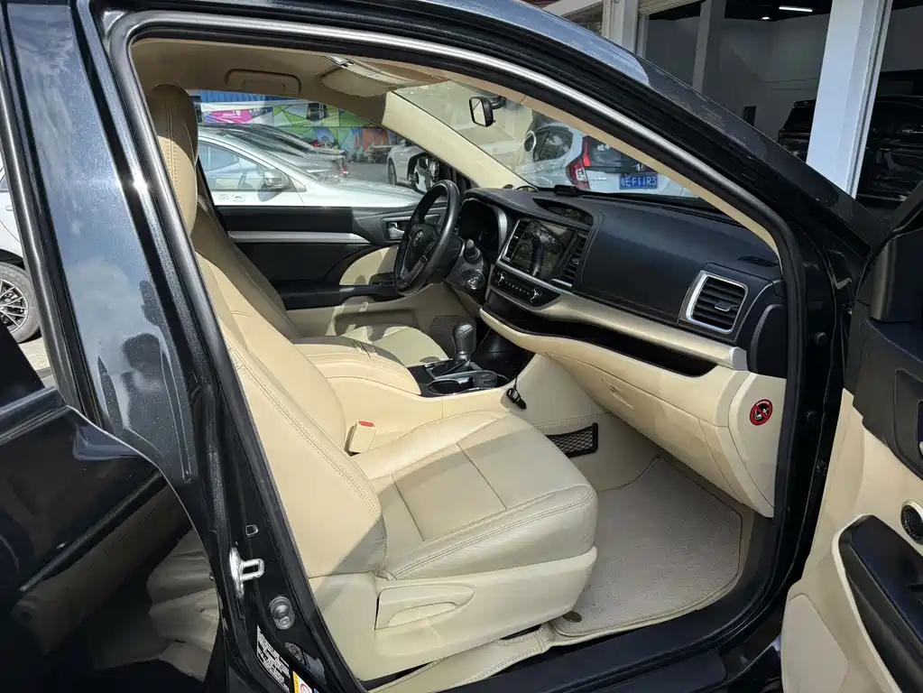 Toyota Highlander 2018 — фото 10