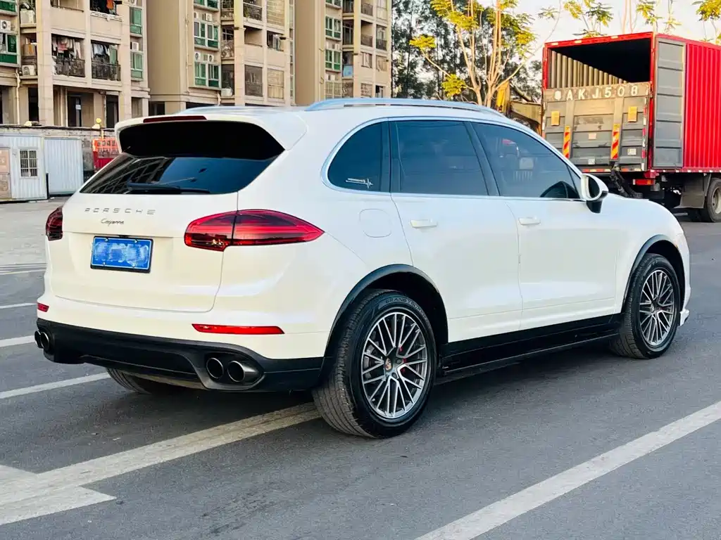 Porsche Cayenne 2015 — фото 2