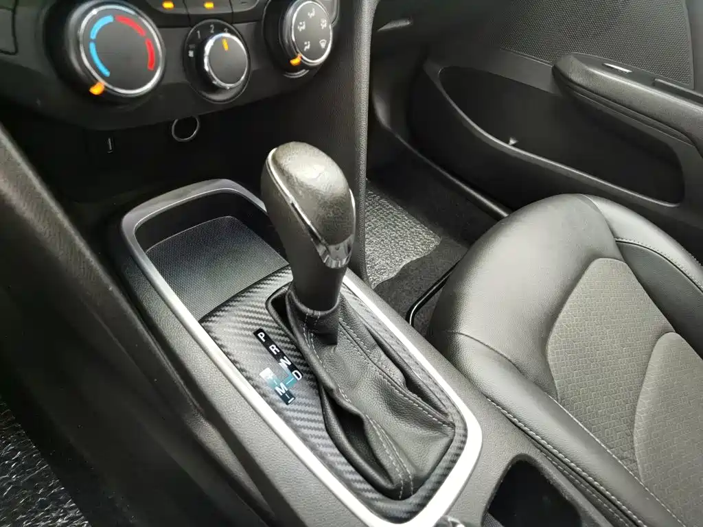 Chevrolet Cavalier 2017 — фото 13