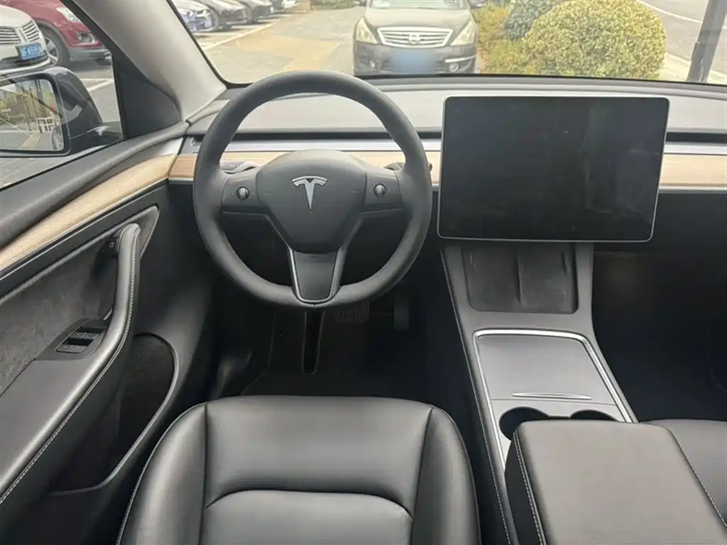 Tesla Model Y 2021 — фото 12