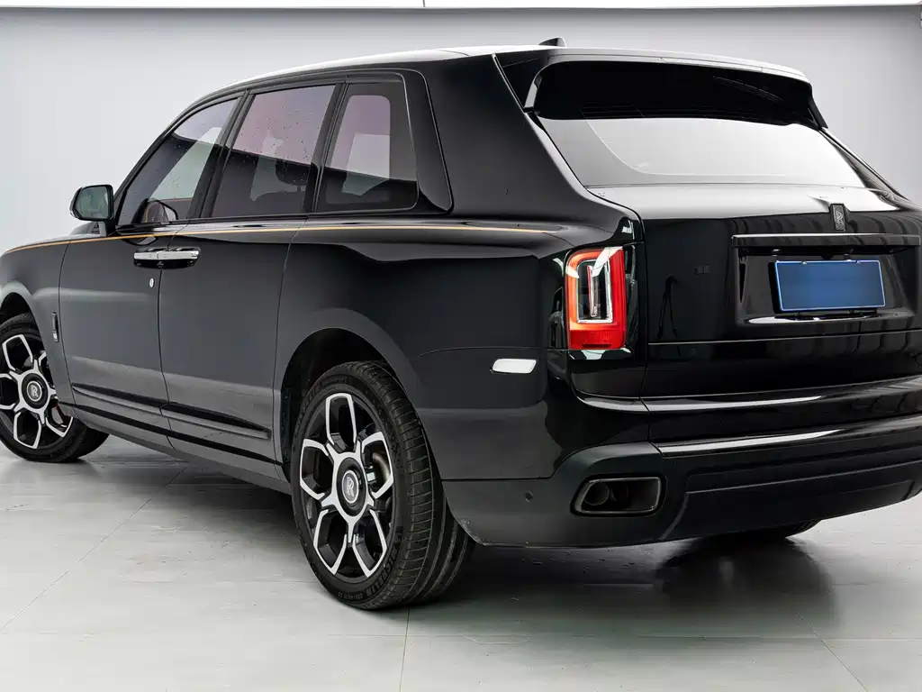 Rolls-Royce Cullinan 2021 — фото 20