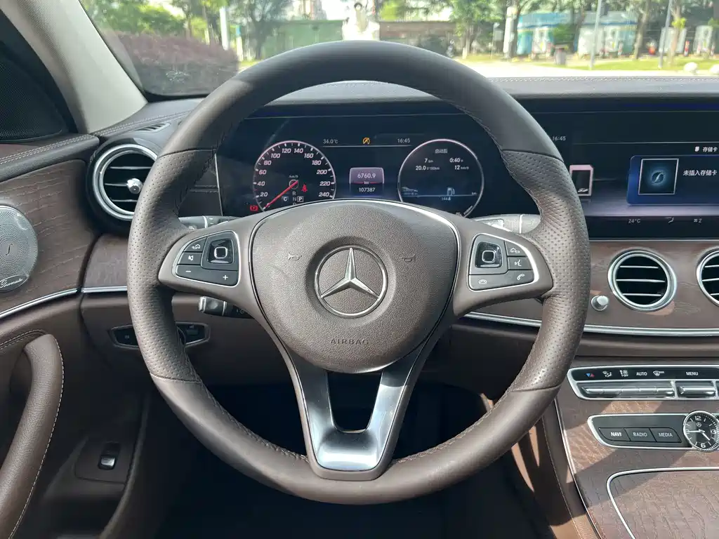 Mercedes-Benz E-Class 2017 — фото 18