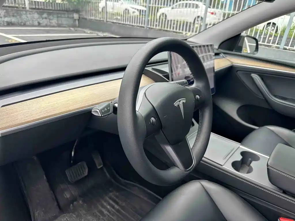 Tesla Model Y 2023 — фото 13
