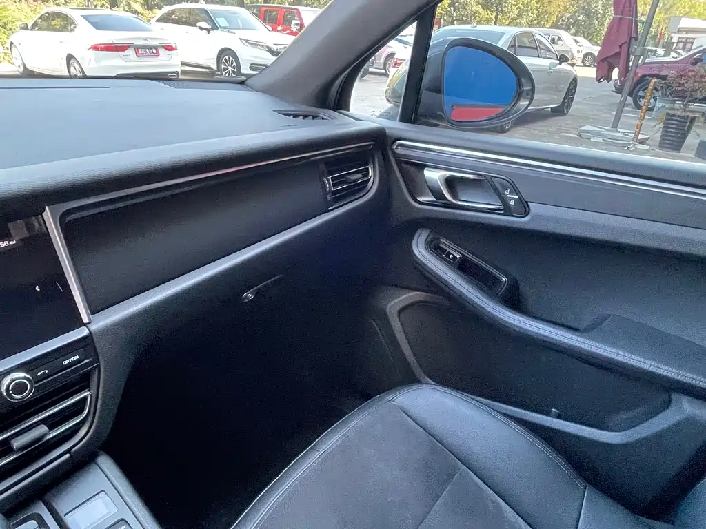 Porsche Macan 2019 — фото 12