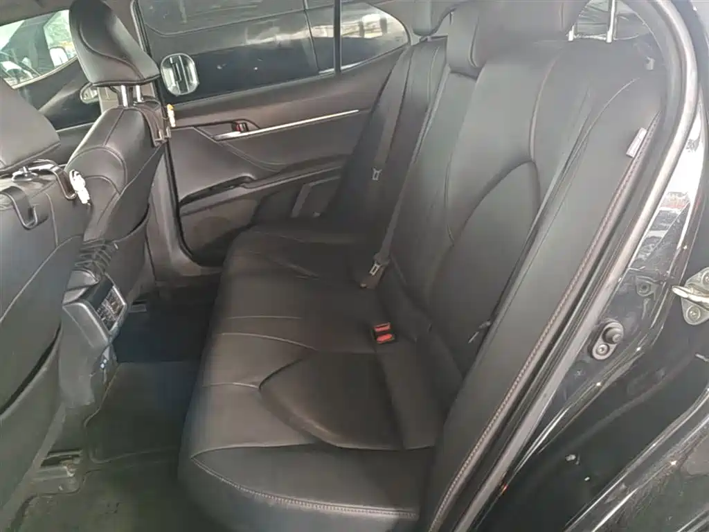 Toyota Camry 2023 — фото 17