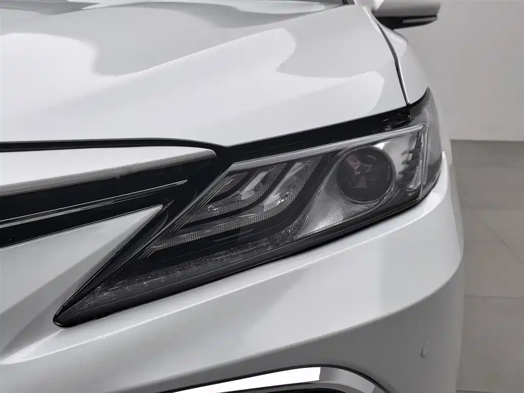 Toyota Camry 2023 — фото 7