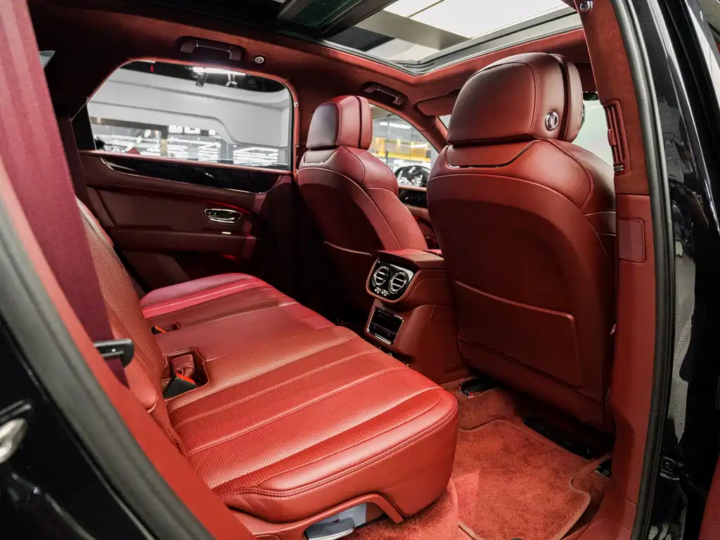 Bentley Bentayga 2021 — фото 12