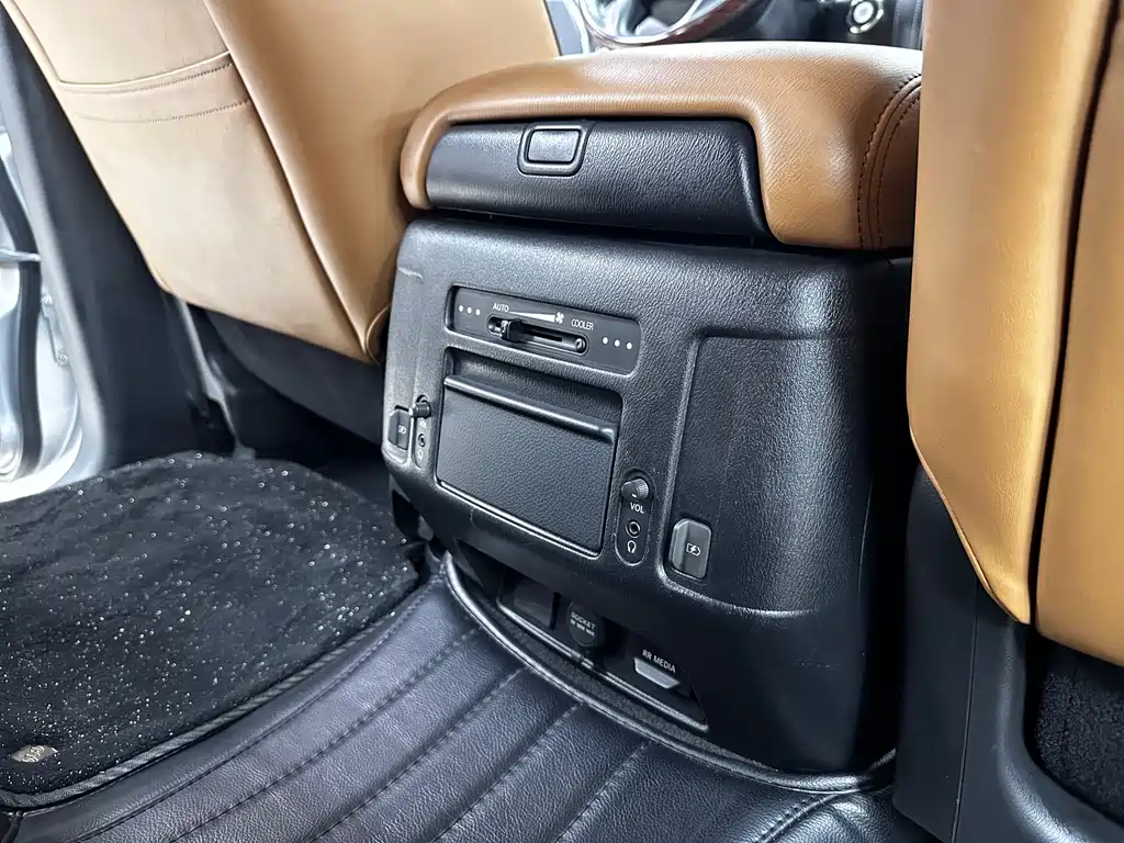 Nissan Patrol 2019 — фото 15