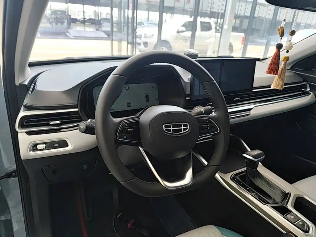 Geely Emgrand 2023 — фото 11