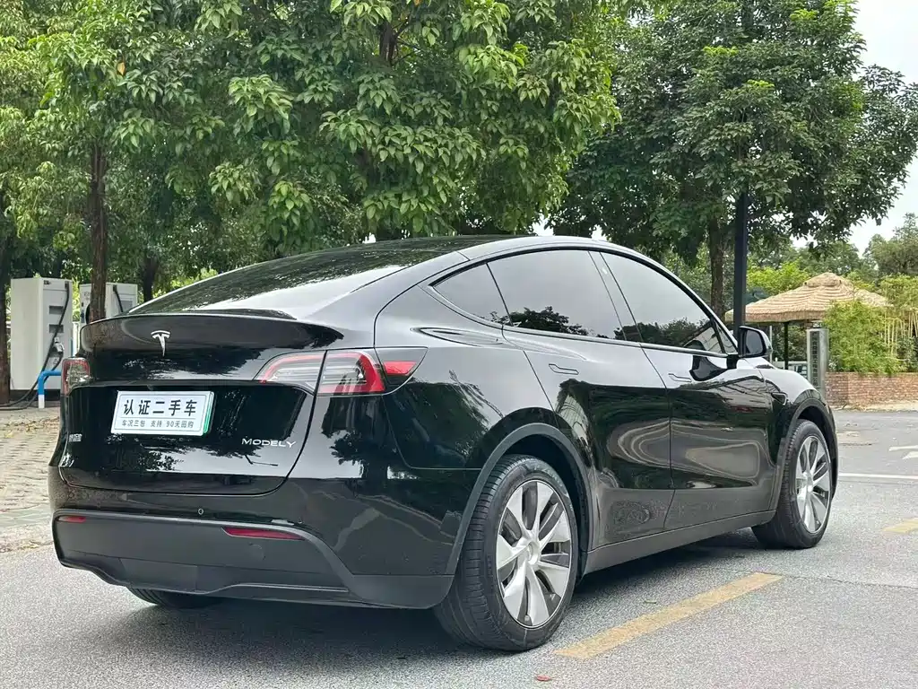 Tesla Model Y 2022 — фото 9