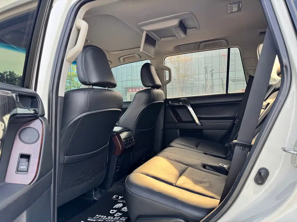 Toyota Prado 2017 — фото 11