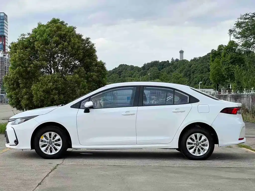 Toyota Corolla 2023 — фото 26