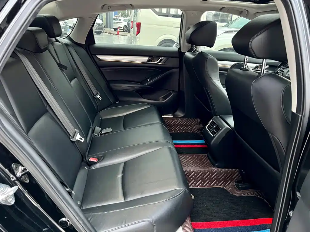 Honda Accord 2020 — фото 11
