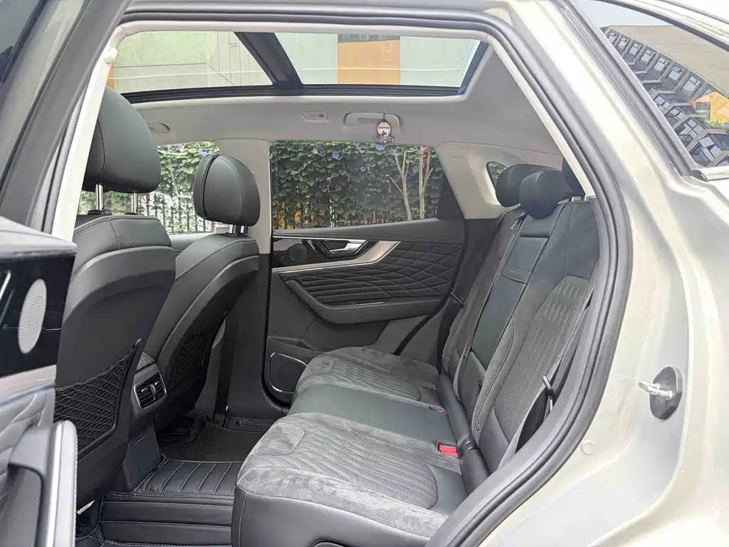 Hongqi HS5 2022