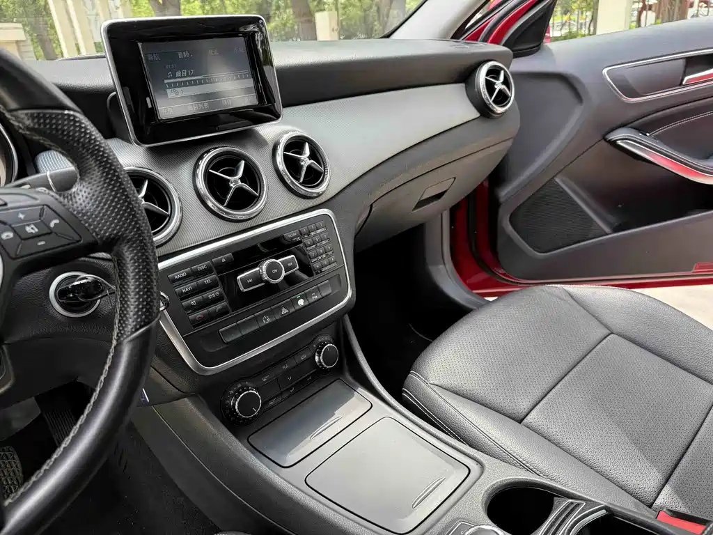 Mercedes-Benz GLA 2015 — фото 12
