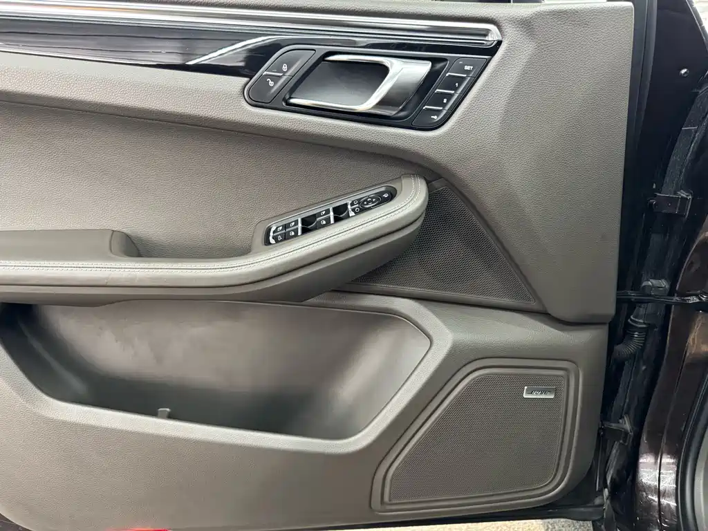 Porsche Macan 2015 — фото 17