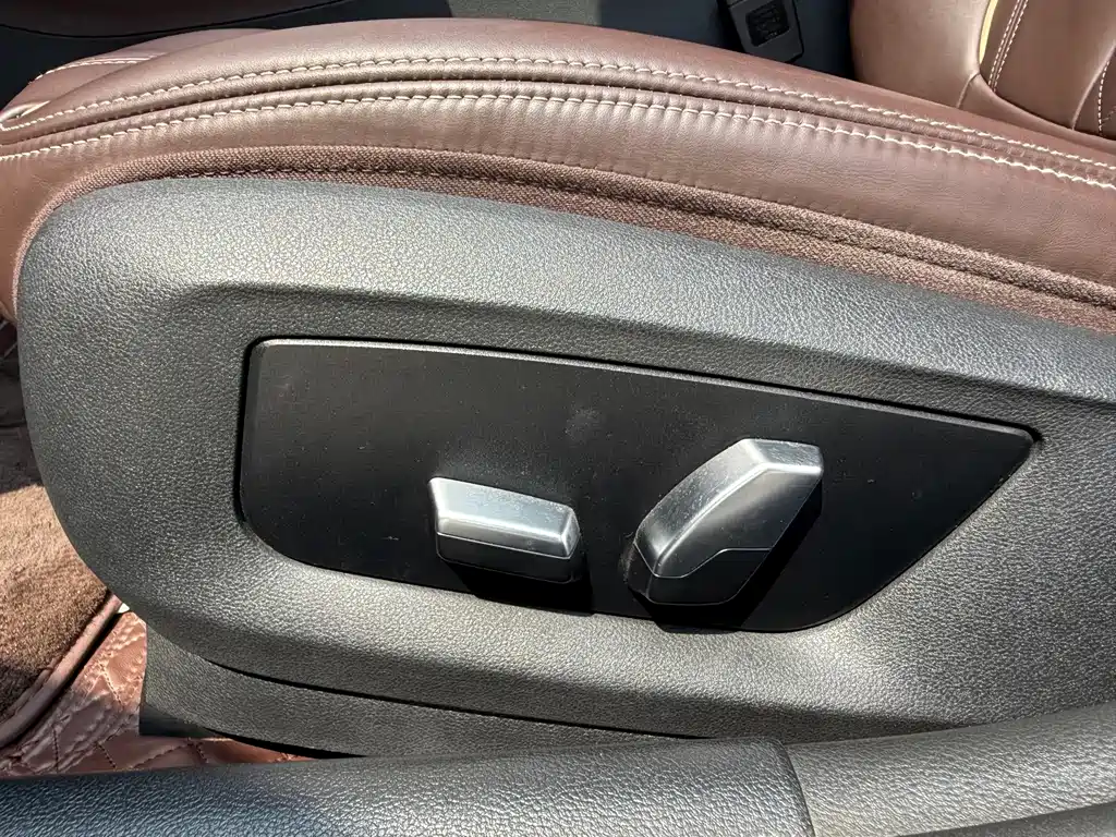 BMW 5 Series 2019 — фото 14