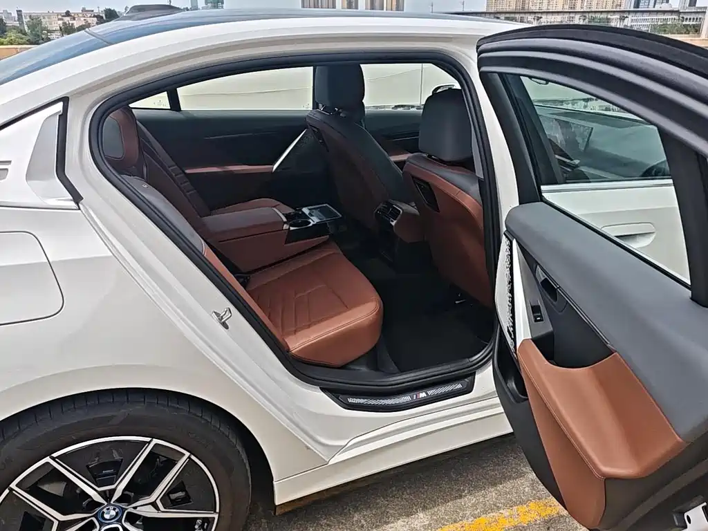 BMW i5 2024