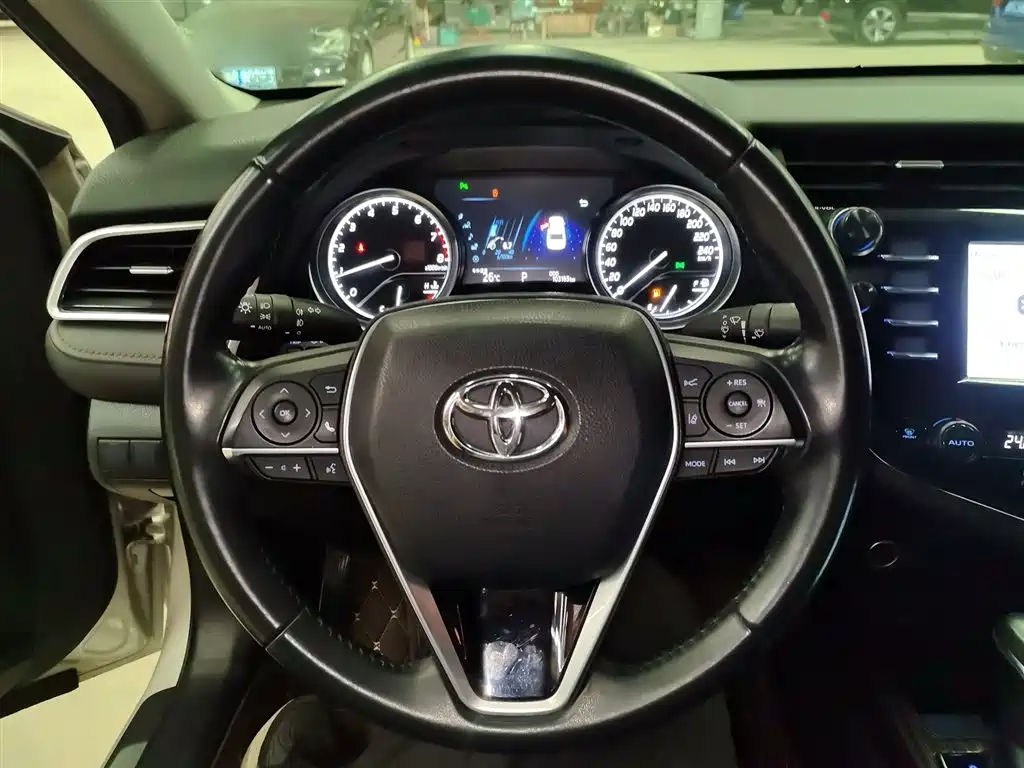 Toyota Camry 2018 — фото 3