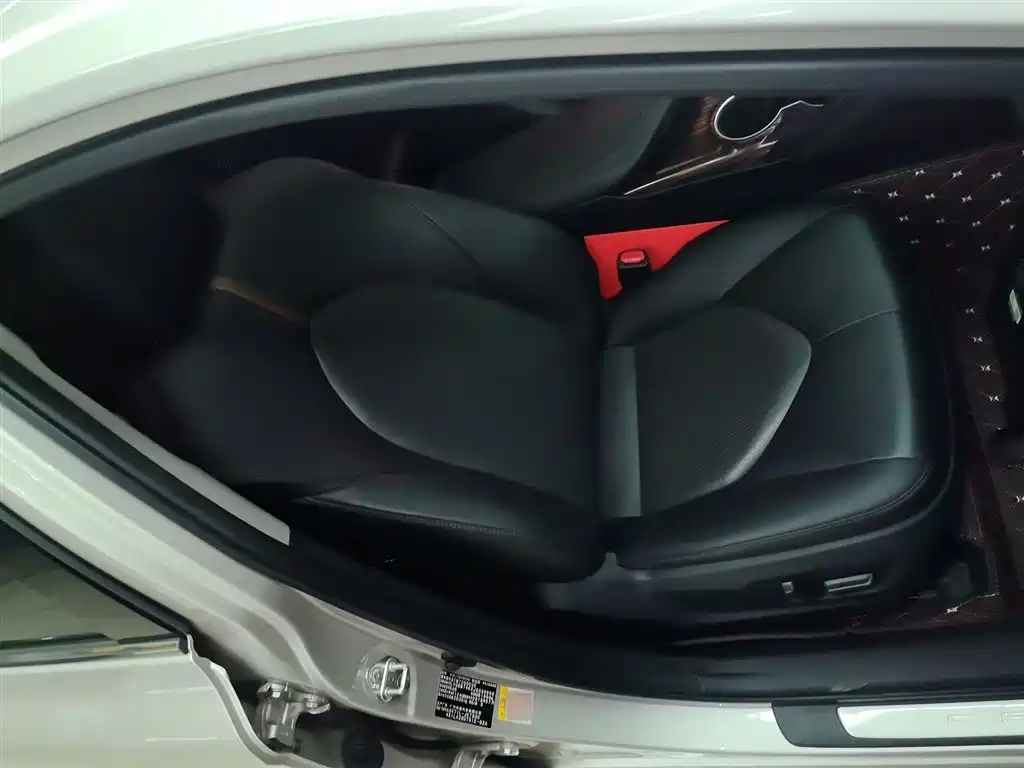 Toyota Camry 2018 — фото 17