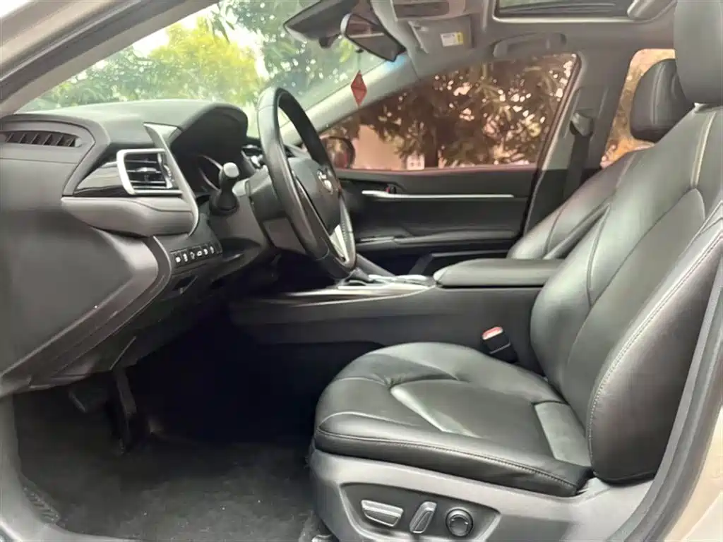 Toyota Camry 2018 — фото 15