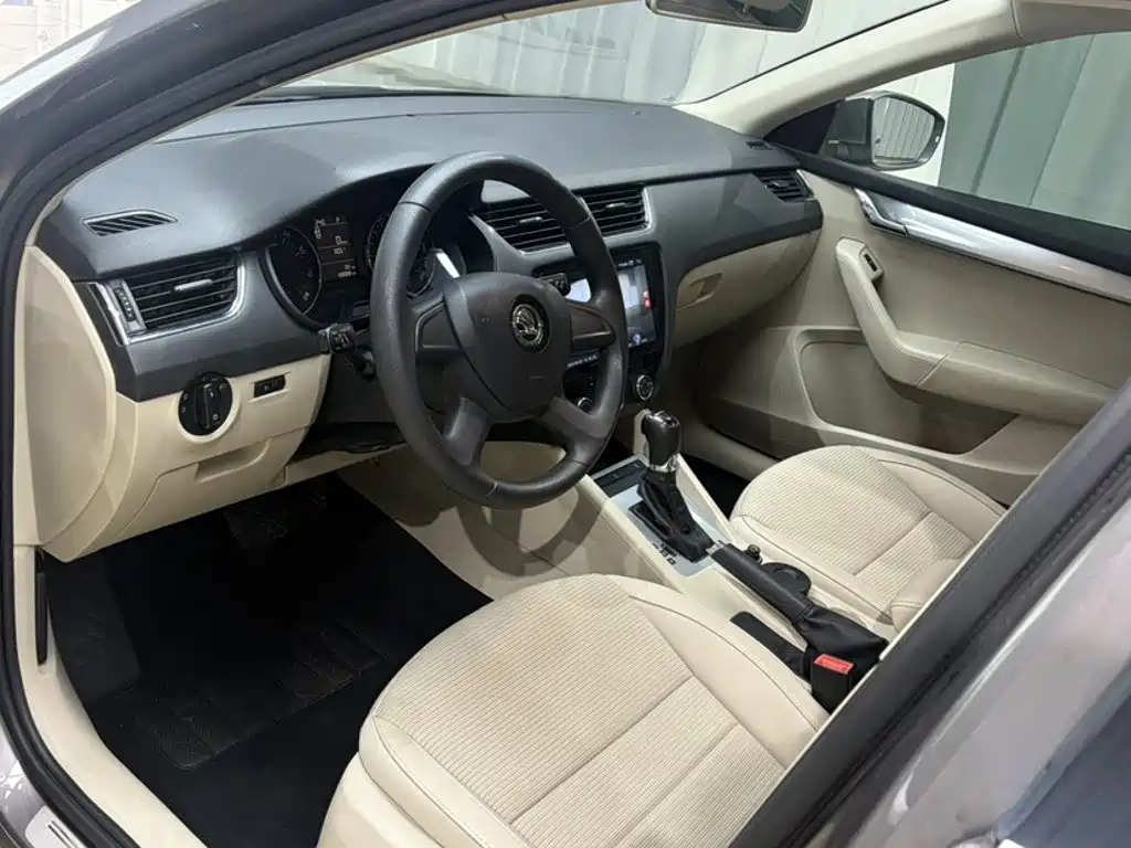 Skoda Octavia 2015 — фото 13