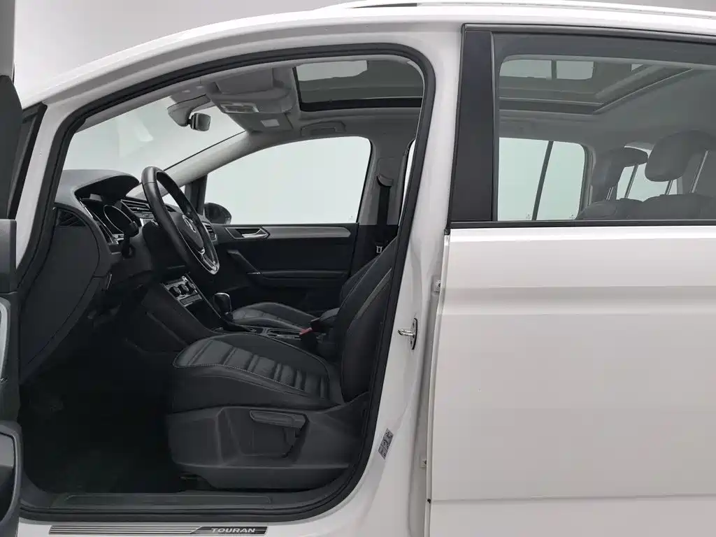 Volkswagen Touran 2016 — фото 10