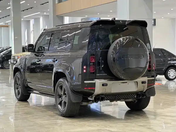 Land Rover Defender 2024