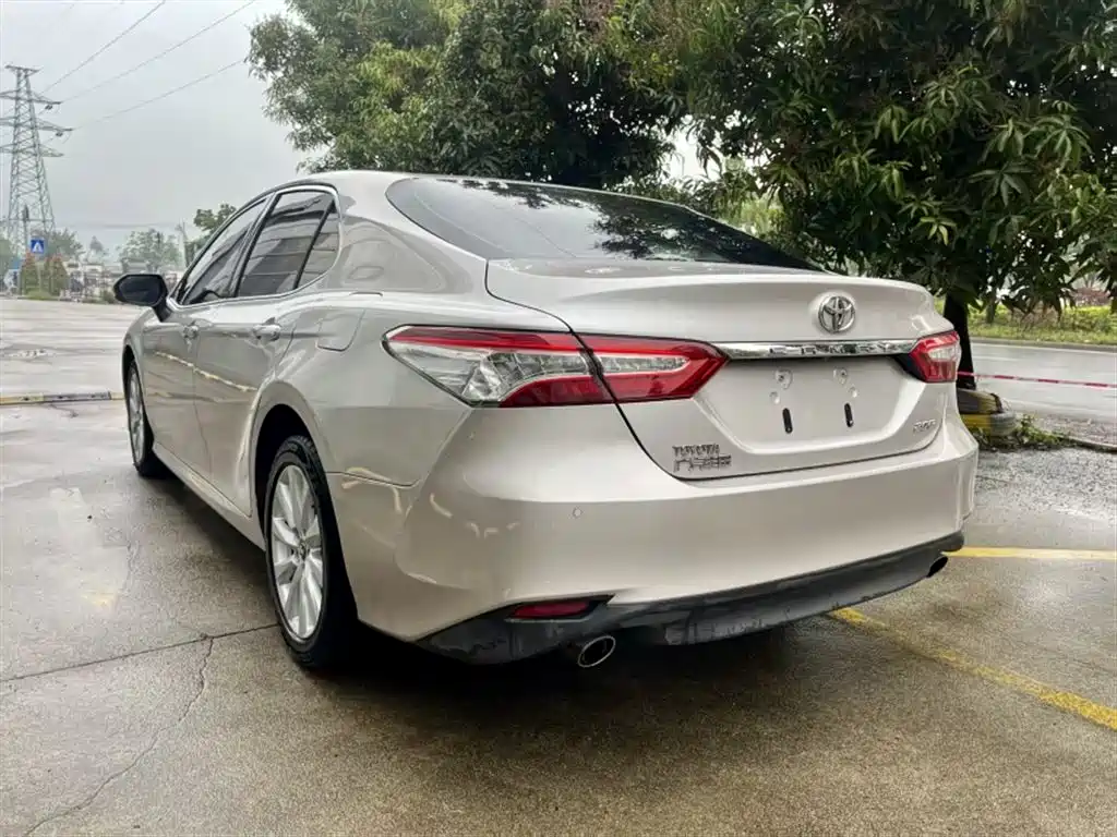 Toyota Camry 2018 — фото 24