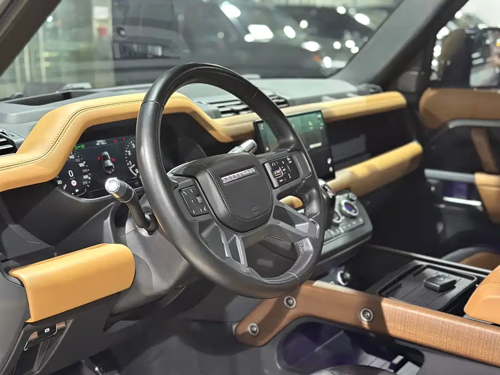 Land Rover Defender 2022 — фото 15