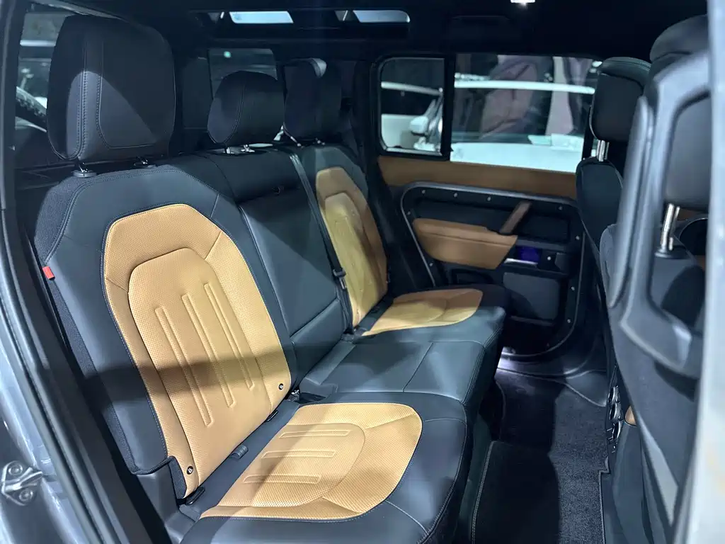 Land Rover Defender 2022 — фото 35